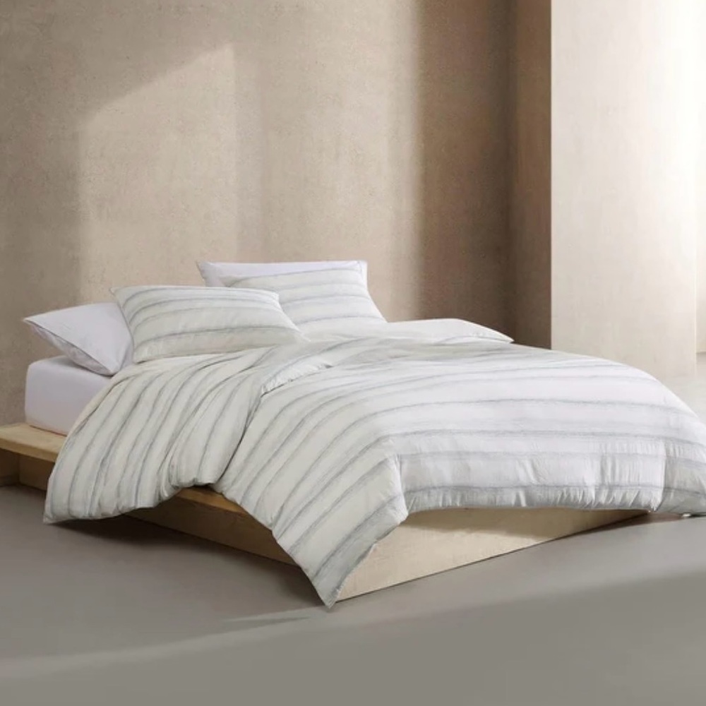 Calvin Klein Strie Stripe Cotton Off-White Duvet Cover Set Queen